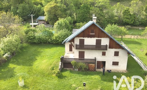 House in Auris, Auvergne-Rhône-Alpes, France 1