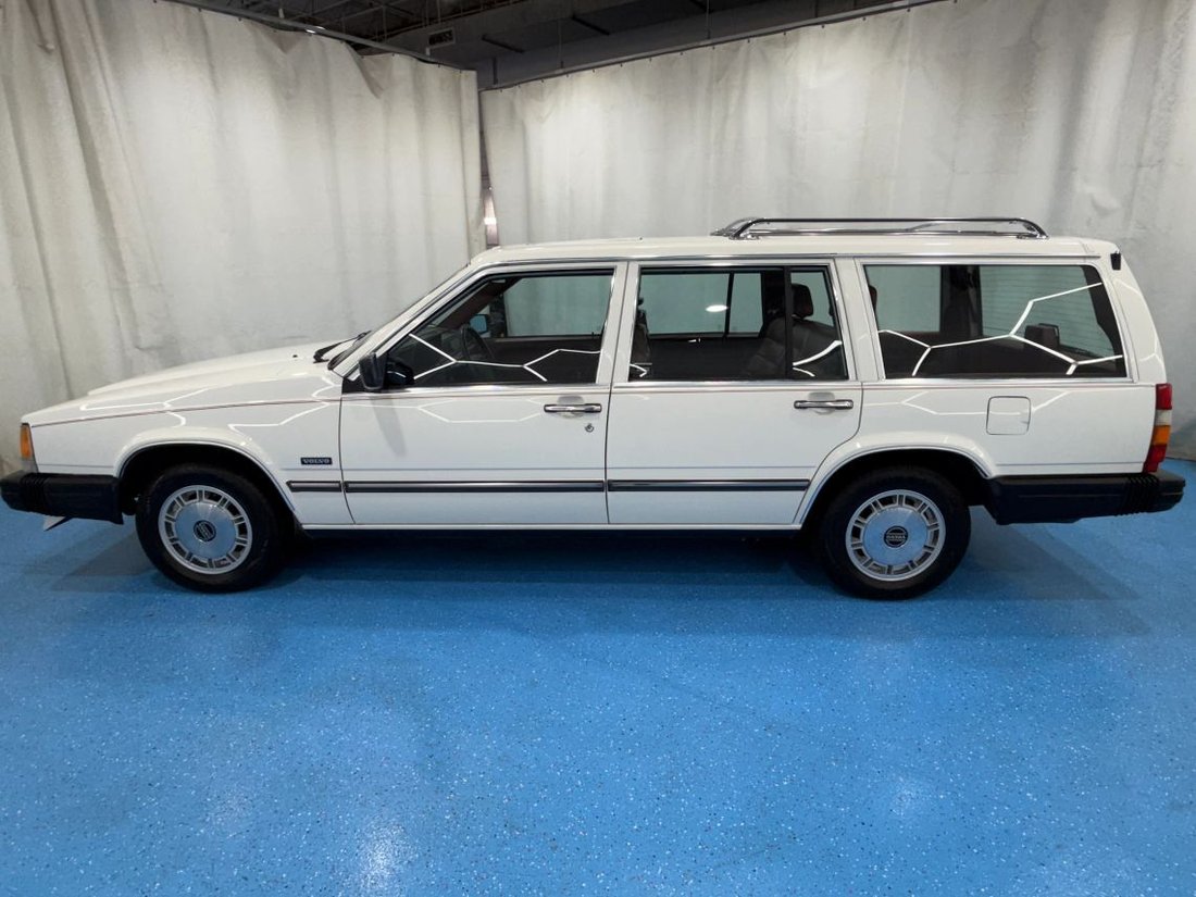 Station Estate Wagon in Bensenville, IL, United States 3 - 19008030