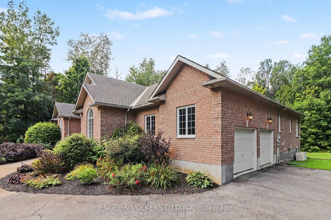 House in Ottawa, Ontario, Canada 3 - 19004706