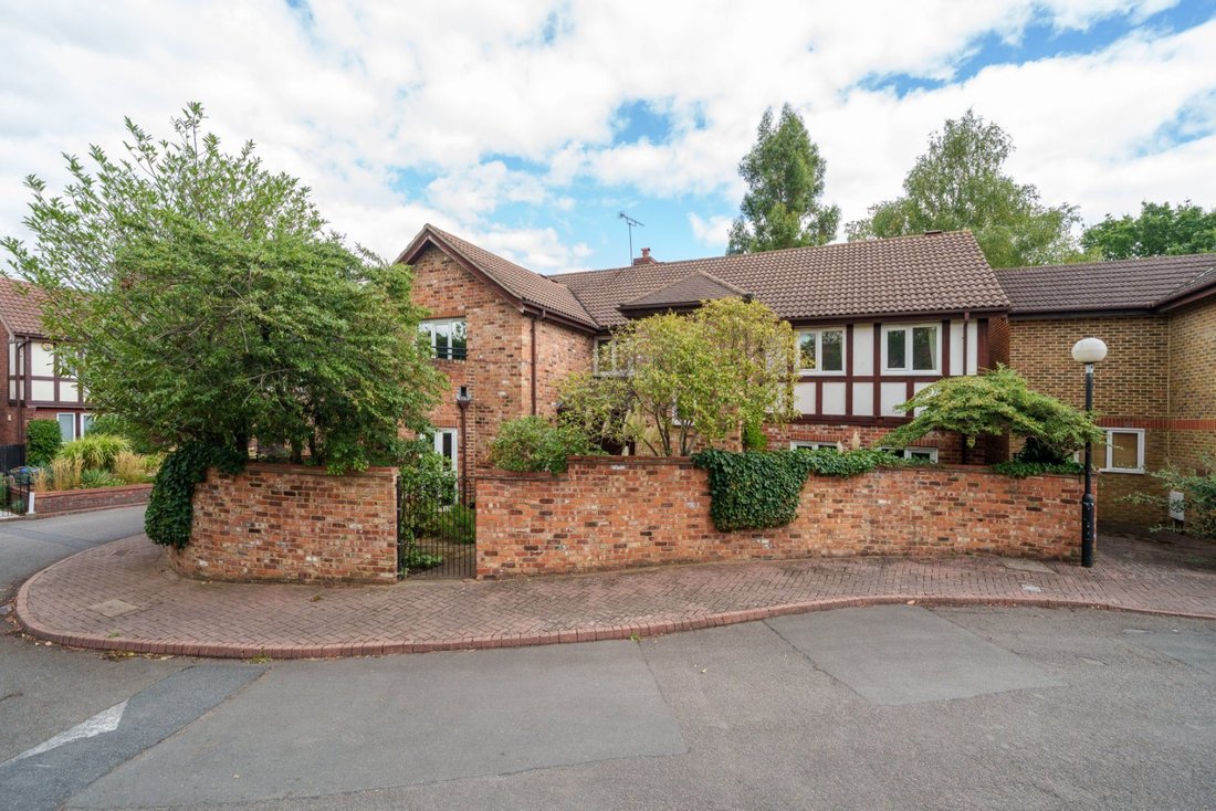 House in Copse Hill, Merton, England 1 - 19001089