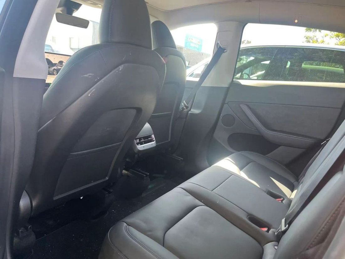 Suv in Costa Mesa, CA, United States 4 - 19001930