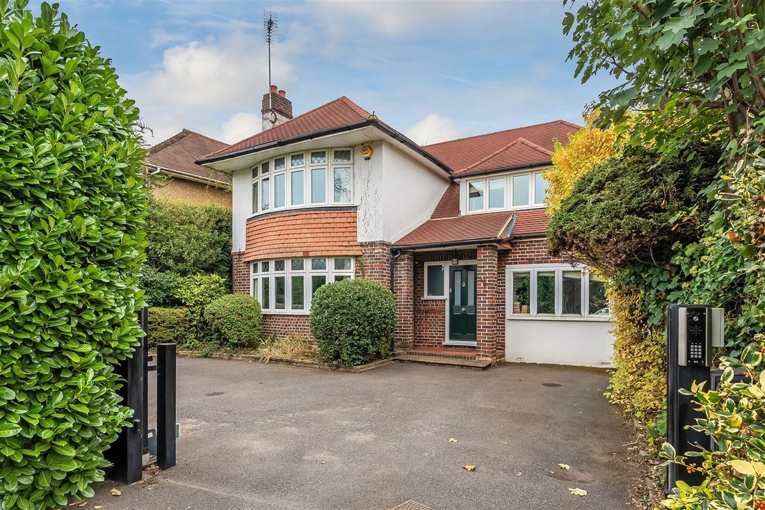 House in Ewell Court, Epsom and Ewell, England 1 - 19003016
