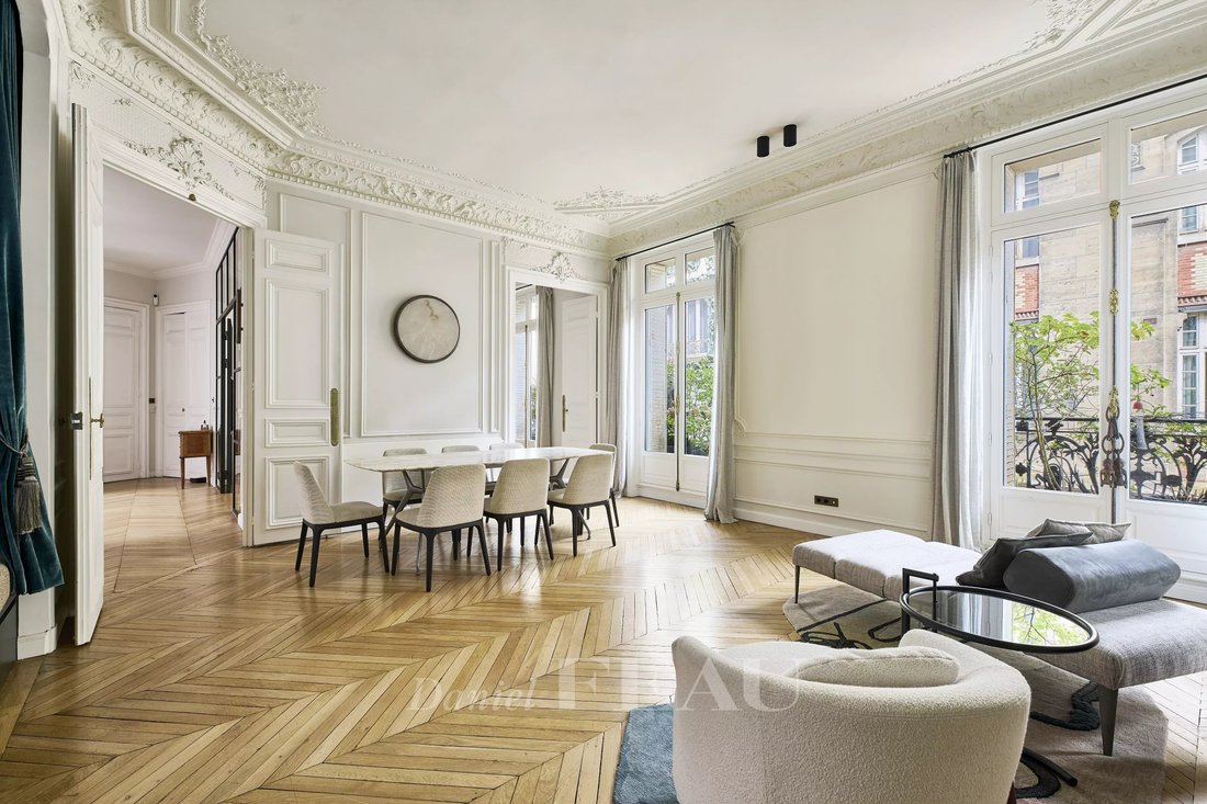 Apartment in Saint Vincent de Paul-Lariboisière, Paris 10e Arrondissement, Paris 2 - 19007088