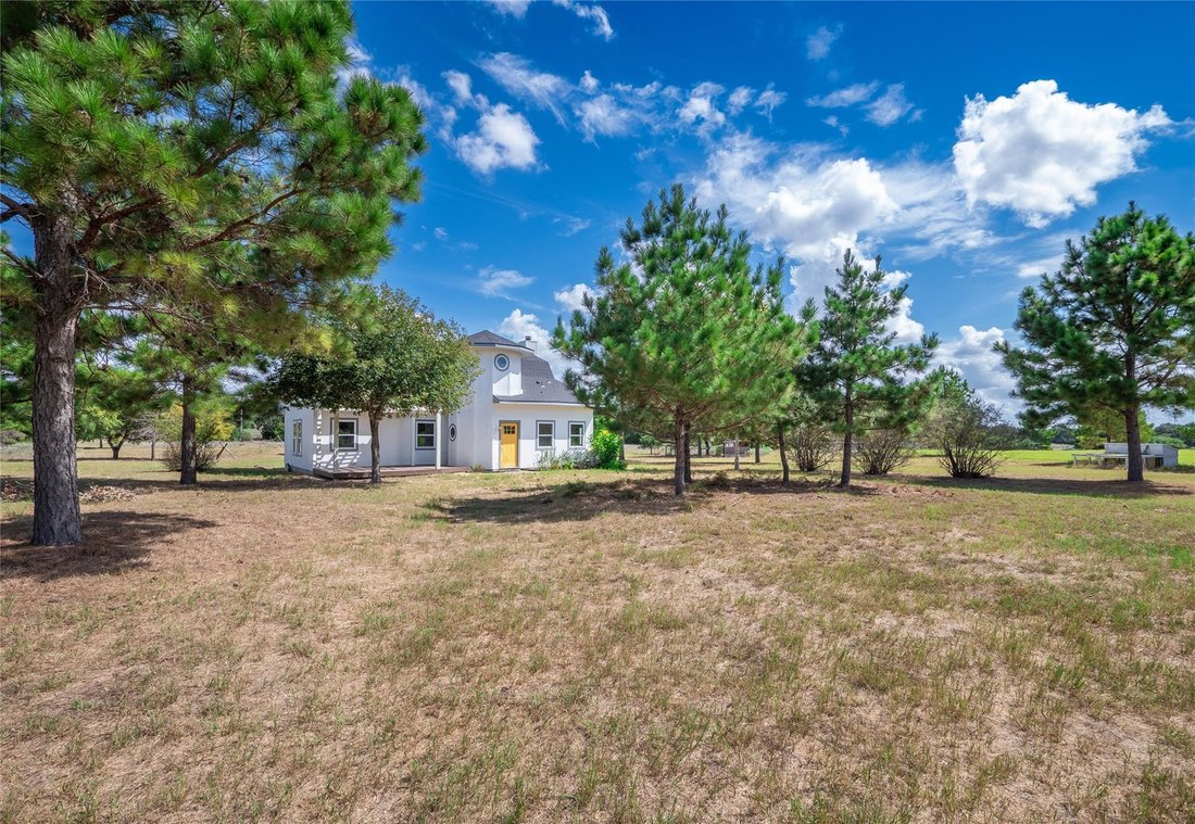 House in McDade, Texas, United States 1 - 19003519