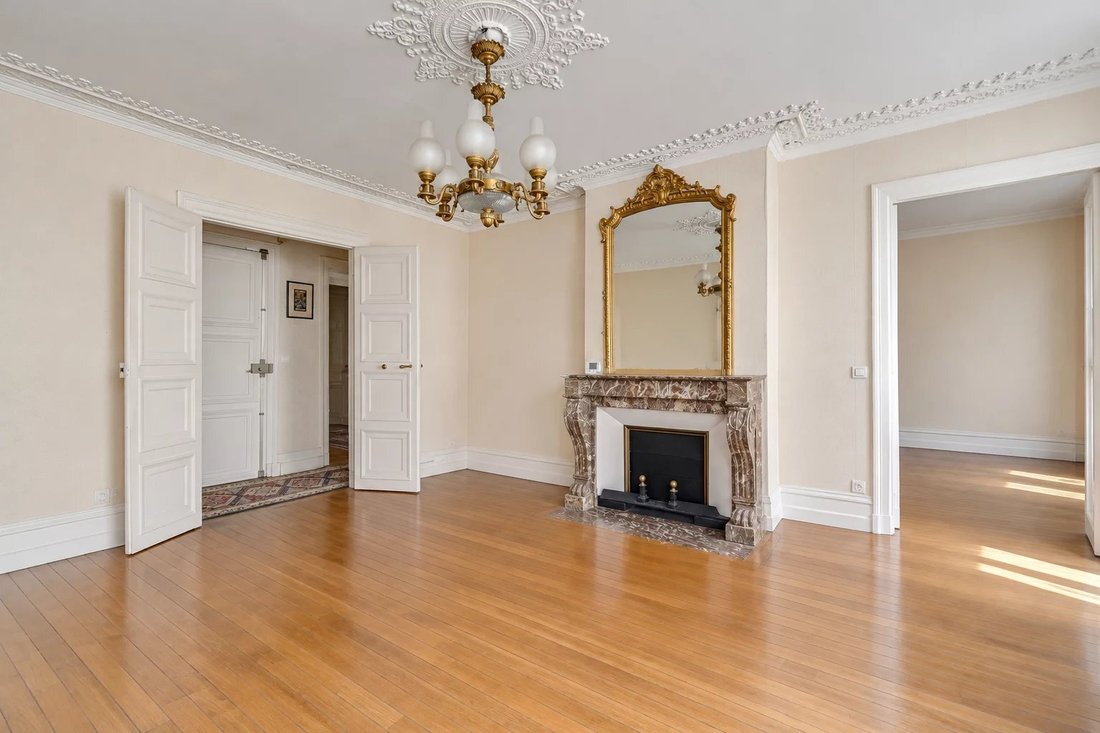 Apartment in Batignolles-Cardinet, Paris 17e Arrondissement, Paris 2 - 19001650