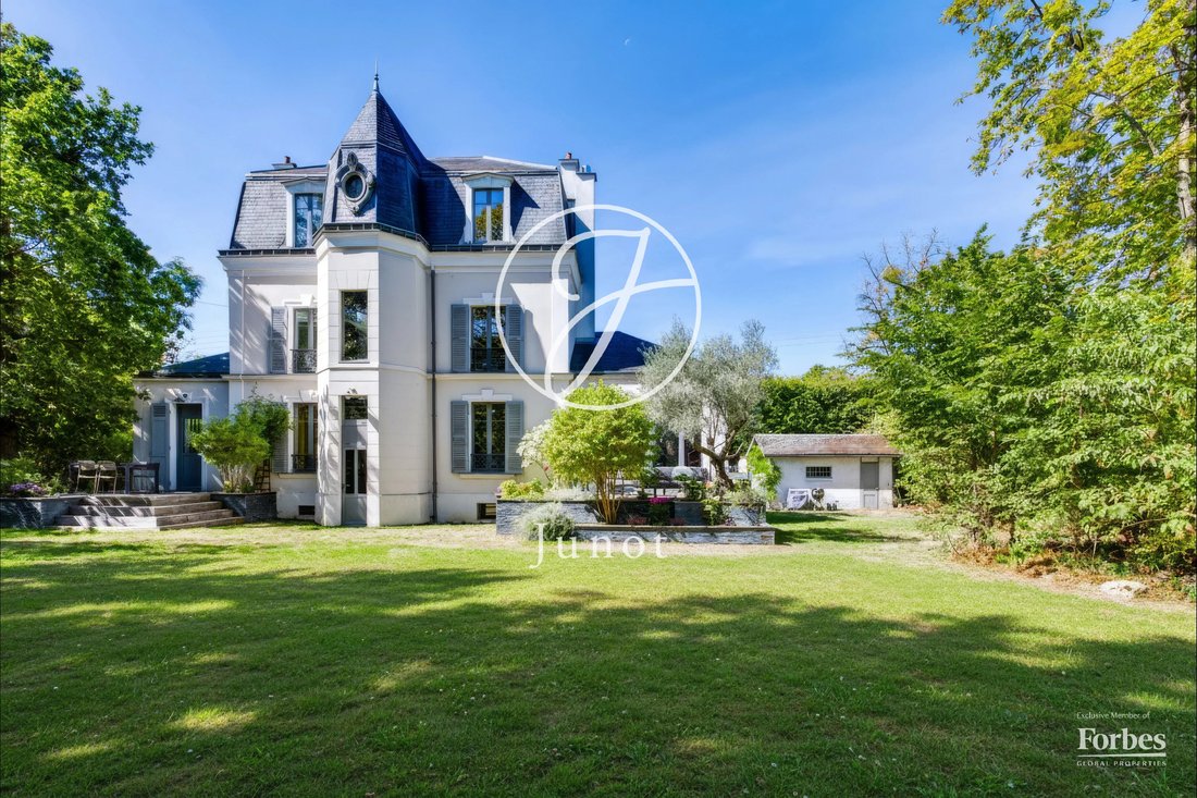 House in Le Vésinet, Ile-de-France, France 2 - 19000477