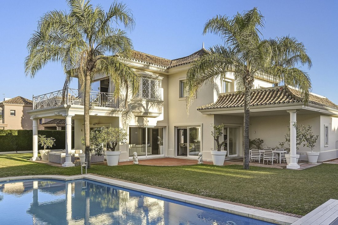 Villa in Guadalmina Alta, San Pedro de Alcantara, Spain 1 - 19003504