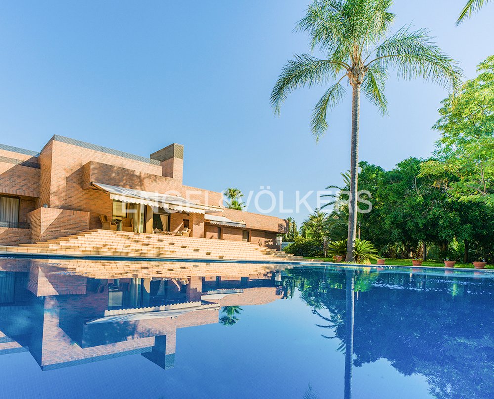 Villa in Elx / Elche, Valencian Community, Spain 1 - 19008316