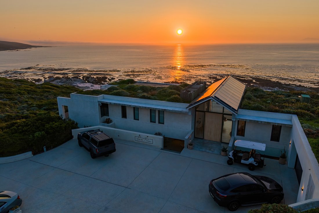Pearly Beach, Western Cape, South Africa 1 - 19008351