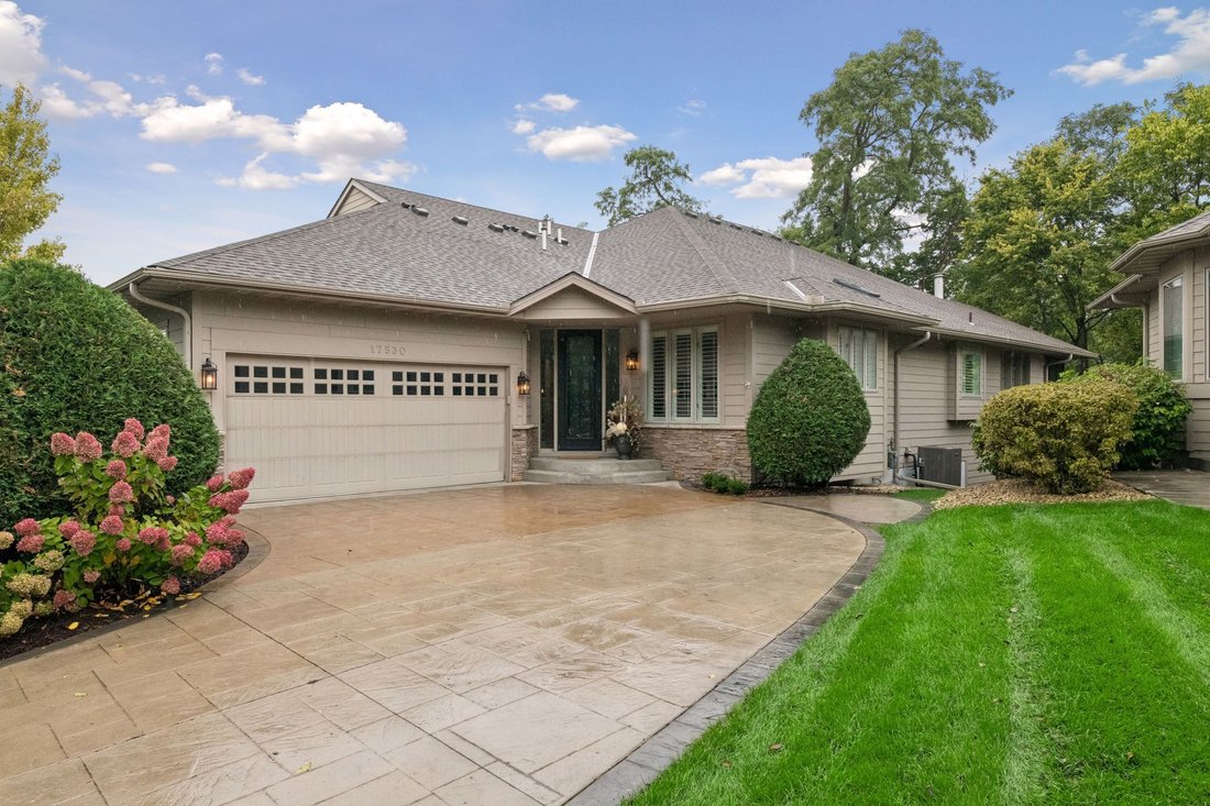 Townhouse in Wayzata, Minnesota, United States 1 - 19008381