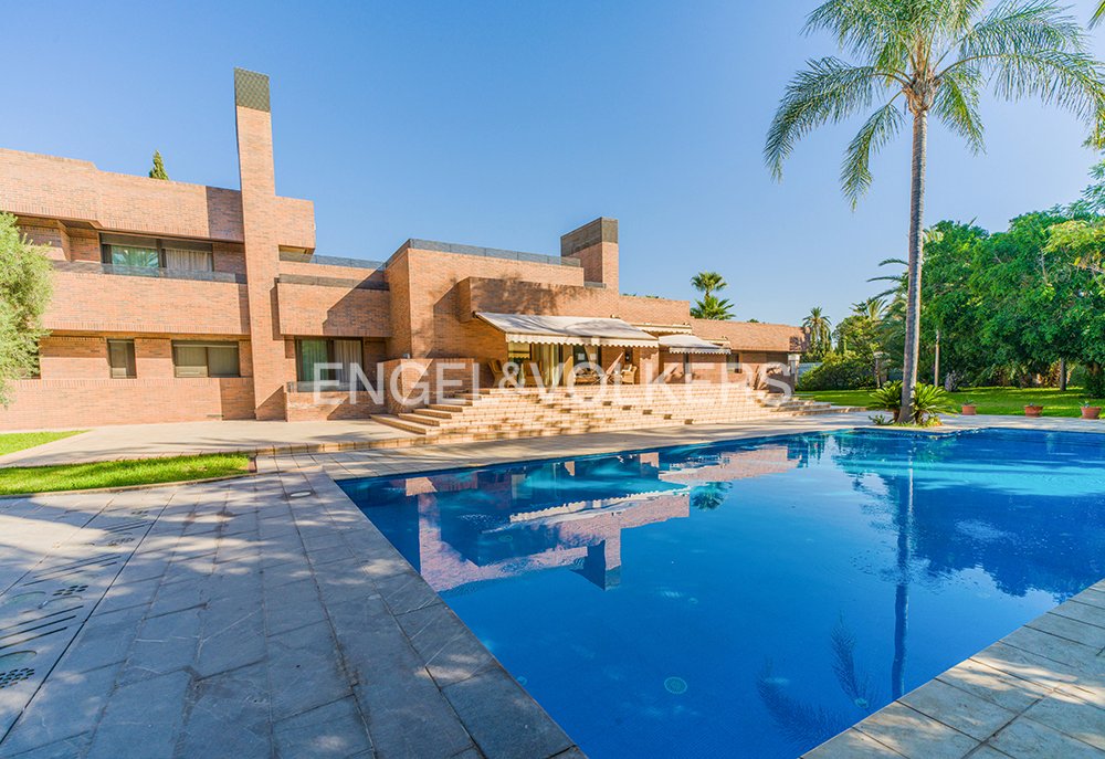Villa in Elx / Elche, Valencian Community, Spain 2 - 19008316