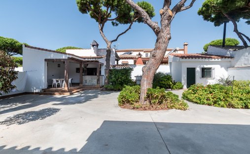 Chalet in Chiclana de la Frontera, Andalusia, Spain 1