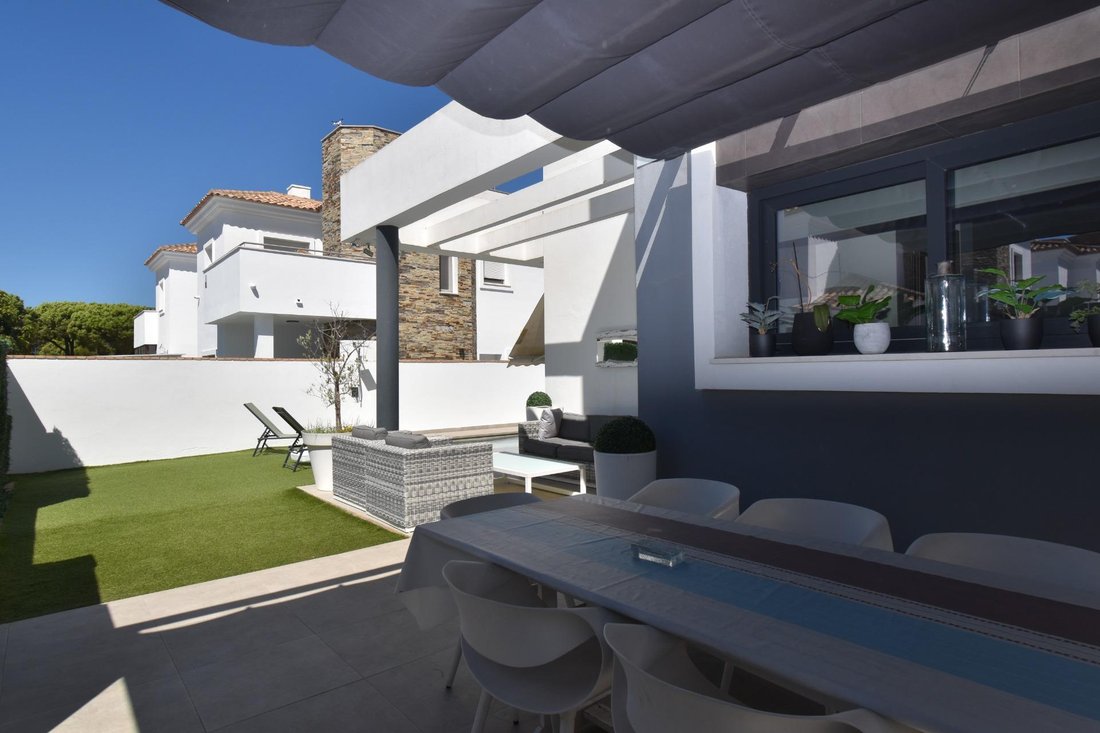 Chalet in Chiclana de la Frontera, Andalusia, Spain 4 - 19008523