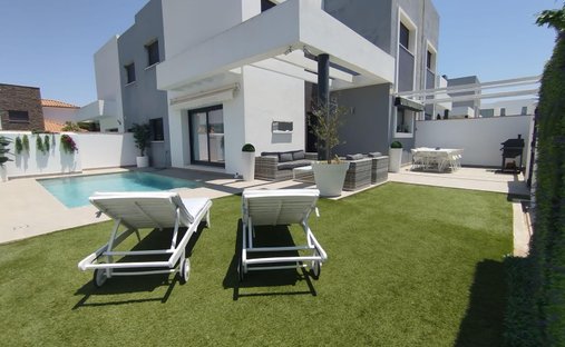 Chalet in Chiclana de la Frontera, Andalusia, Spain 1