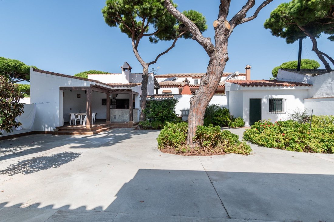 Chalet in Chiclana de la Frontera, Andalusia, Spain 1 - 19008529