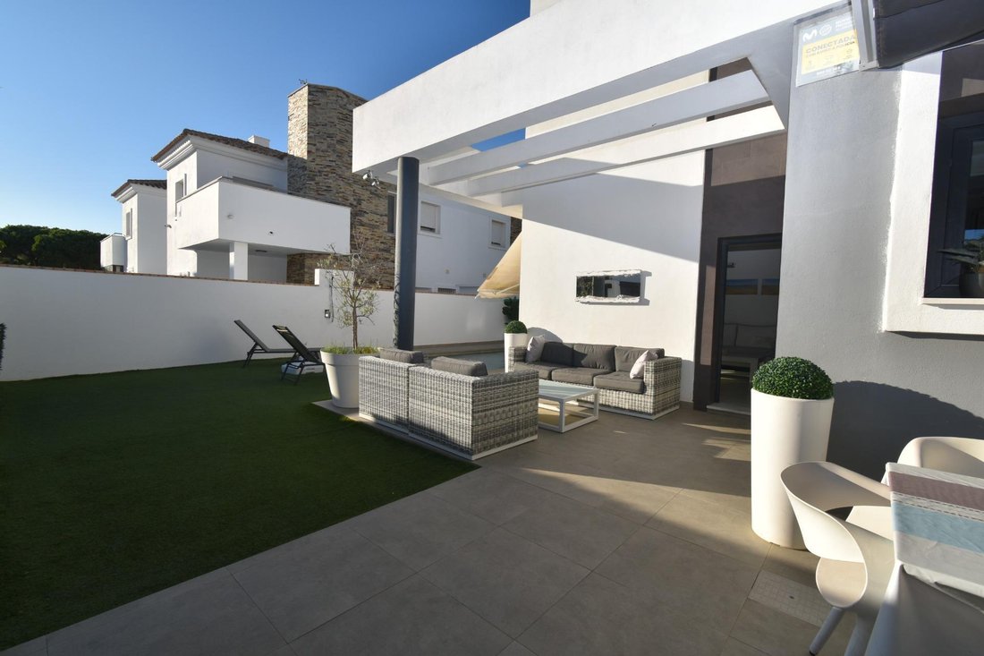 Chalet in Chiclana de la Frontera, Andalusia, Spain 2 - 19008527