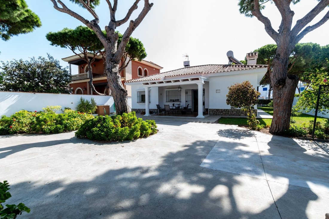 Chalet in Chiclana de la Frontera, Andalusia, Spain 5 - 19008529