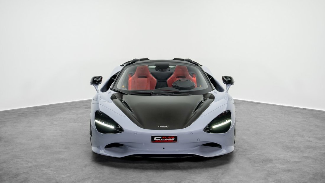 Cabriolet in Dubai, United Arab Emirates 3 - 19008468