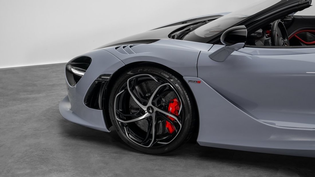 Cabriolet in Dubai, United Arab Emirates 4 - 19008468