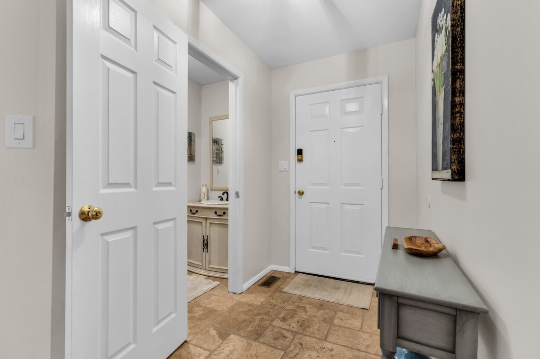 Condo in North Middletown, New Jersey, United States 3 - 19008635