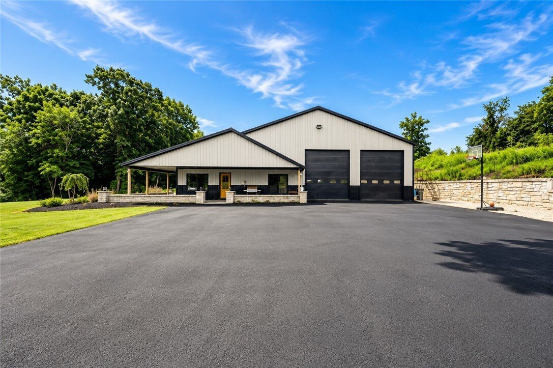 House in Jeannette, Pennsylvania, United States 3 - 19008625