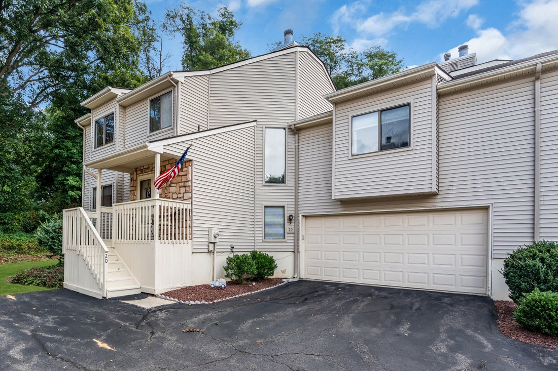 Condo in North Middletown, New Jersey, United States 1 - 19008635
