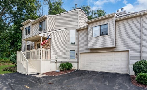 Condo in North Middletown, New Jersey, United States 1