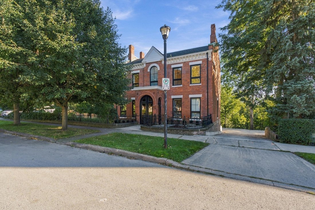 House in St. Catharines, Ontario, Canada 4 - 19008683