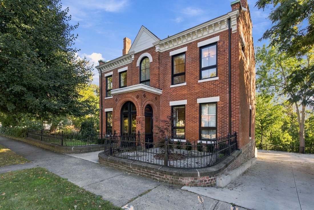 House in St. Catharines, Ontario, Canada 2 - 19008683