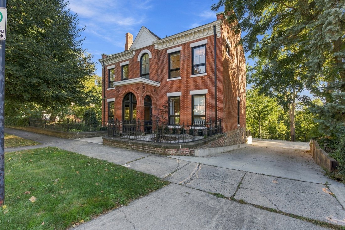 House in St. Catharines, Ontario, Canada 1 - 19008683