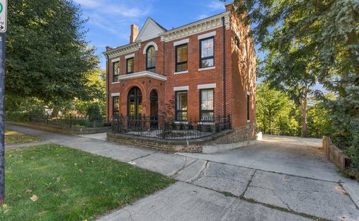 House in St. Catharines, Ontario, Canada 1
