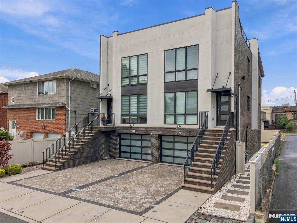 Condo in Cliffside Park, New Jersey, United States 5 - 19011633