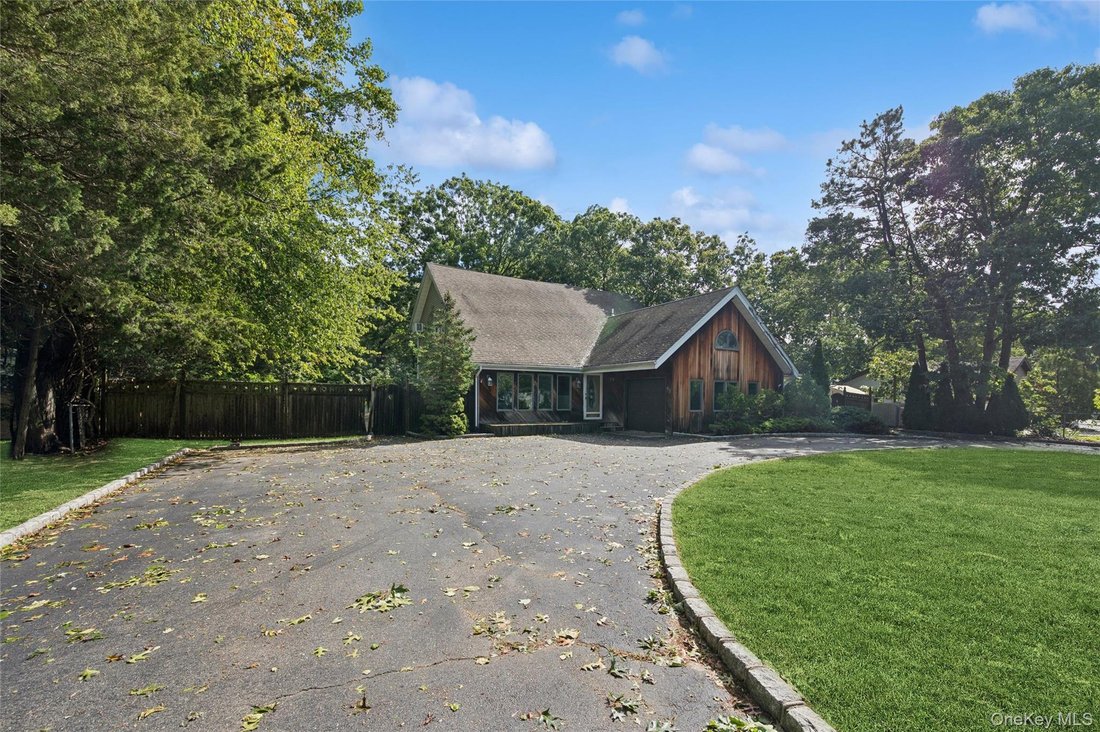 House in Holtsville, New York, United States 2 - 19014725