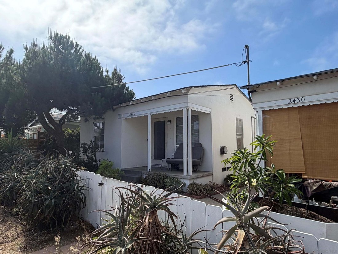 San Diego, California, United States 2 - 19014195