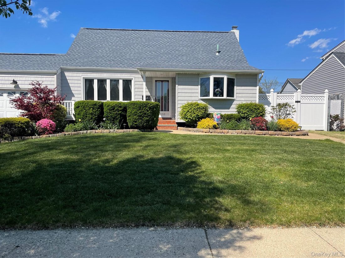 House in Wantagh, New York, United States 1 - 19016239