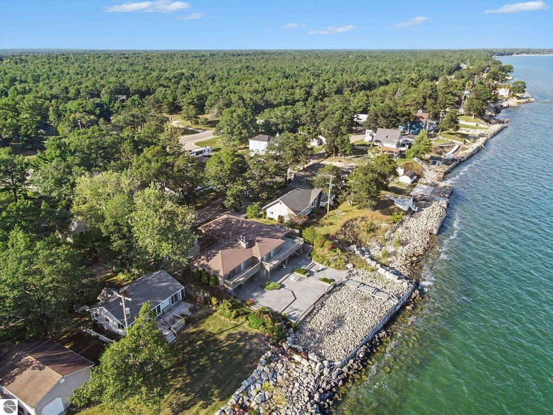 House in East Tawas, Michigan, United States 2 - 19014660