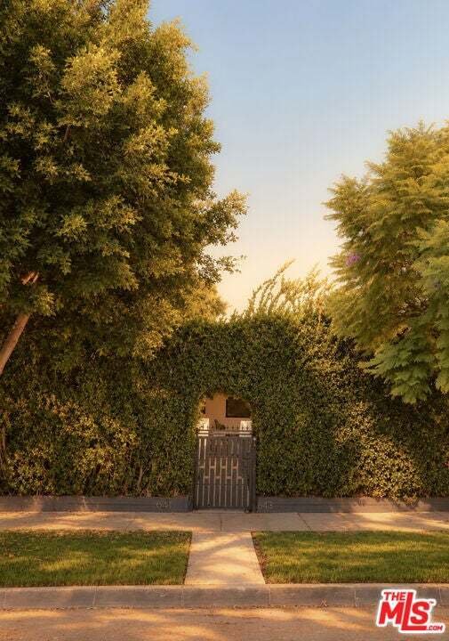 Los Angeles, California, United States 4 - 19012649