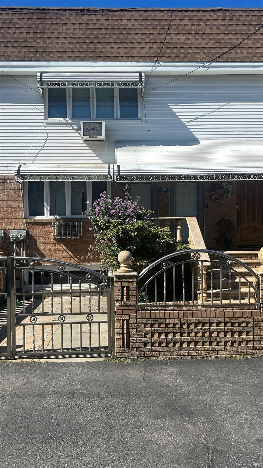 House in New York, New York, United States 1 - 19012689