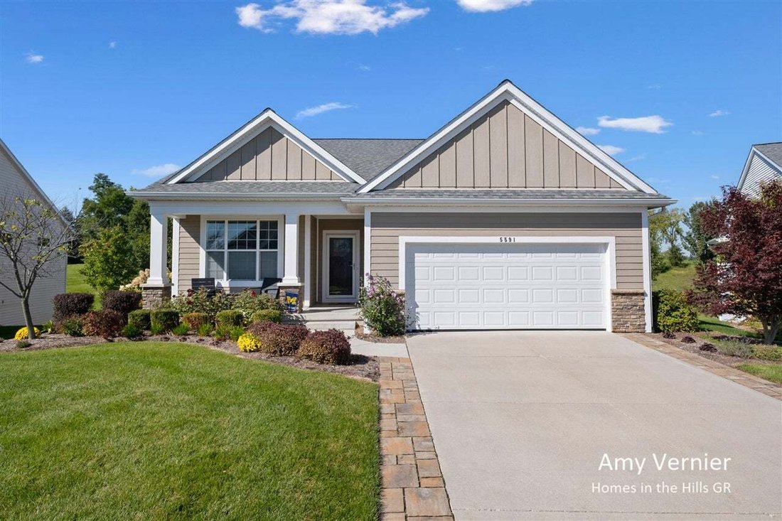 Condo in Plainfield charter Township, Michigan, United States 1 - 19010052