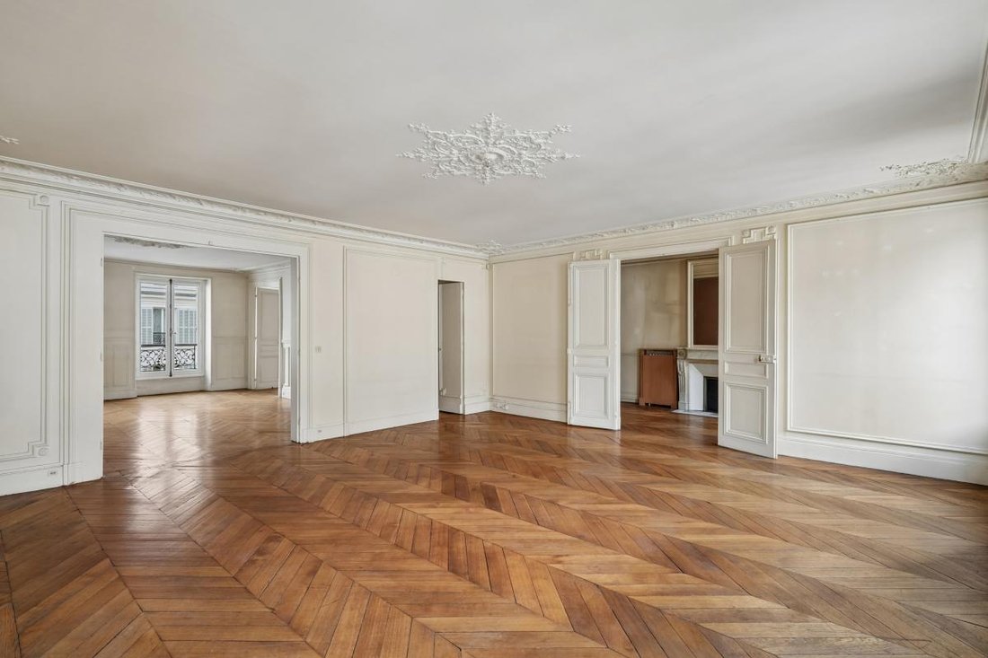 Apartment in Saint Philippe du Roule, Paris 8e Arrondissement, Paris 5 - 19015013