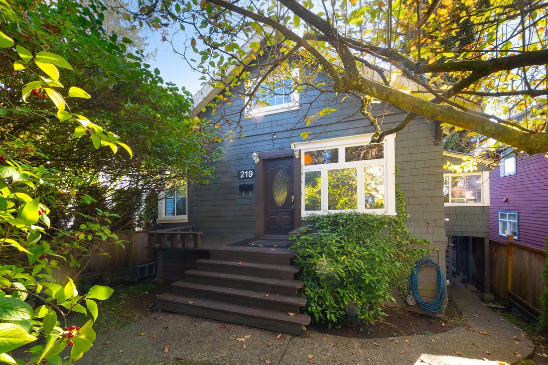House in North Vancouver, British Columbia, Canada 1 - 19011717