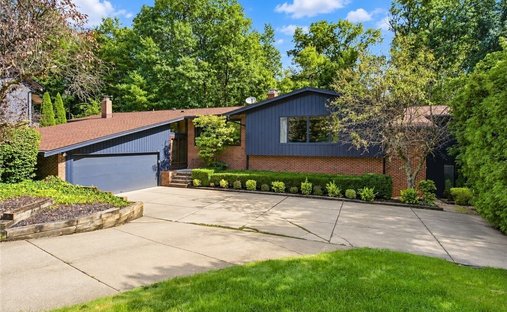House in Strongsville, Ohio, United States 1
