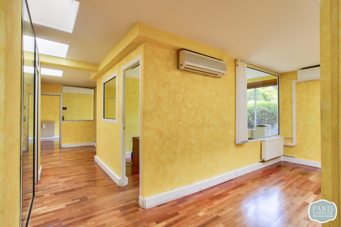 Apartment in Côte Saint Louis, Garches, France 5 - 16891341