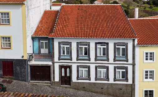 Villa in Angra (Santa Luzia), Azores, Portugal 1
