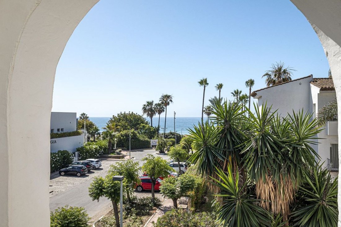 Apartment in Cancelada, Estepona, Andalusia 2 - 19009440