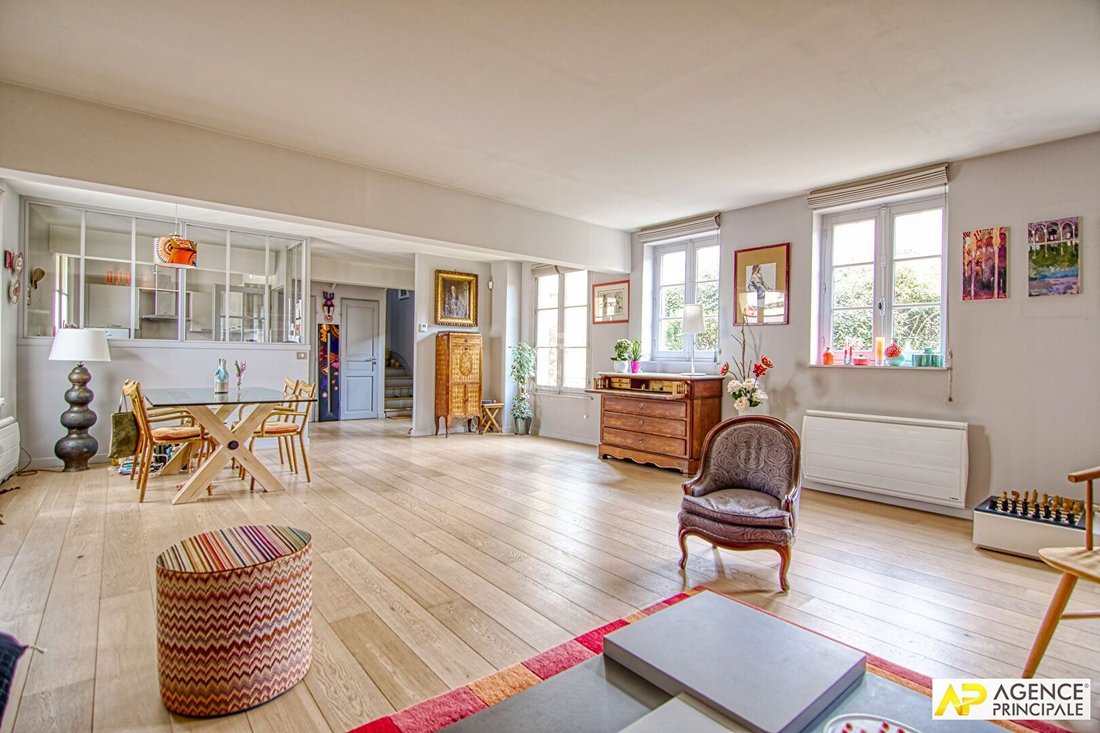 House in Domaine National du Château, Versailles, France 2 - 19010390