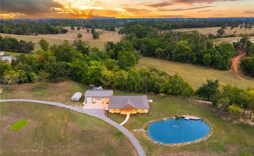 House in Decatur, Arkansas, United States 1