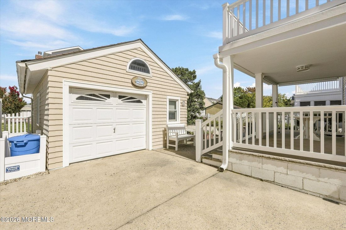 House in Ship Bottom, New Jersey, United States 3 - 19012459