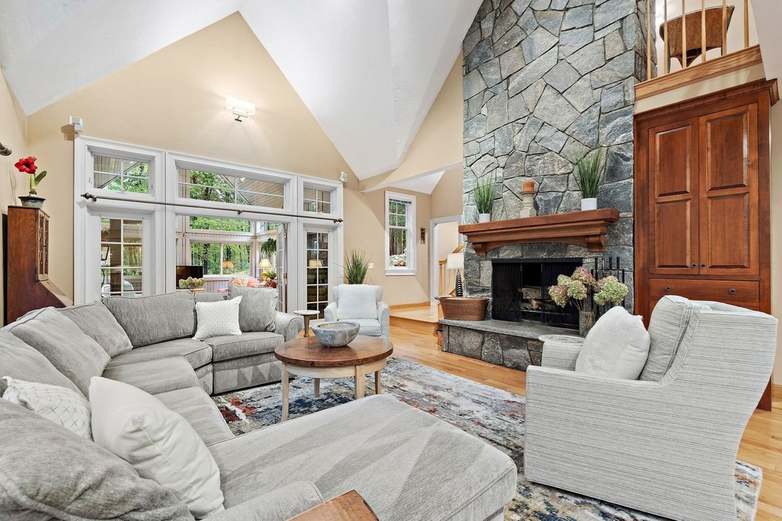 House in Bolton, Massachusetts, United States 4 - 19013898