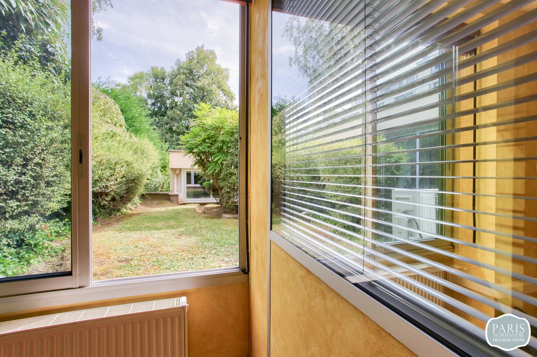 Apartment in Côte Saint Louis, Garches, France 1 - 16891341